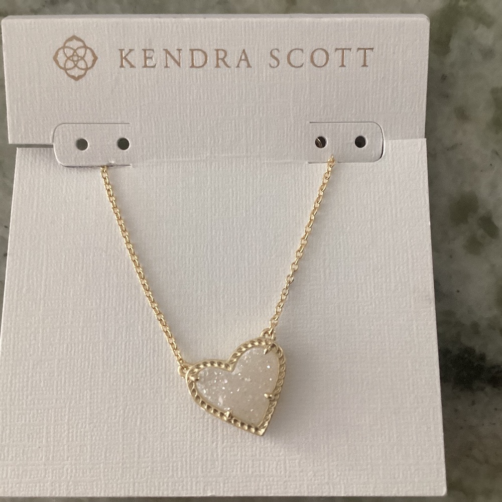 Kendra Scott heart necklace